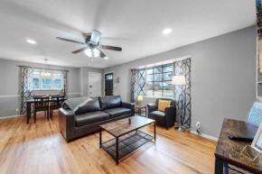 Mable 3 bedroom upper unit w/king beds in Denver